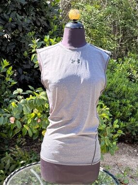 Under Armour HeatGear compression shirt with ventilation panels - size M